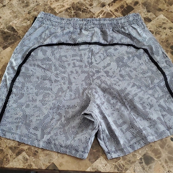 Lululemon Pace Breaker 7" Seawheeze Shorts - Picture 2 of 3